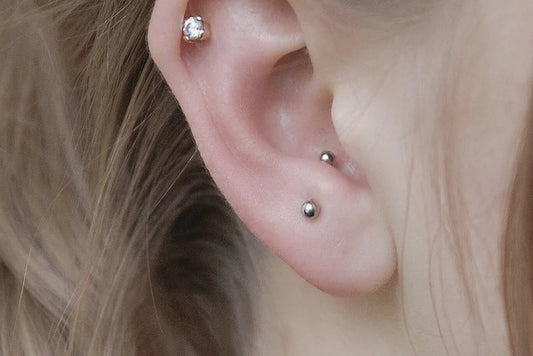 piercing anti tragus mujer plata de ley banana