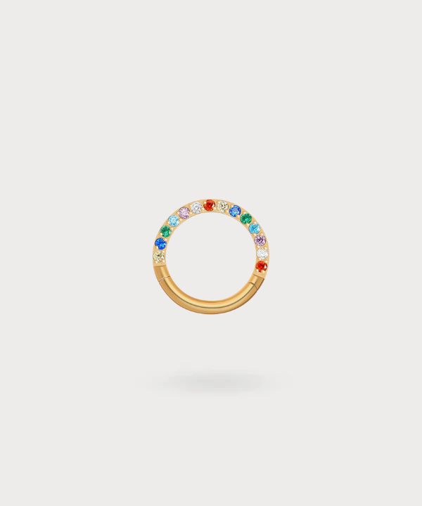 Piercing daith Hellin en forma de círculo con zirconias multicolores