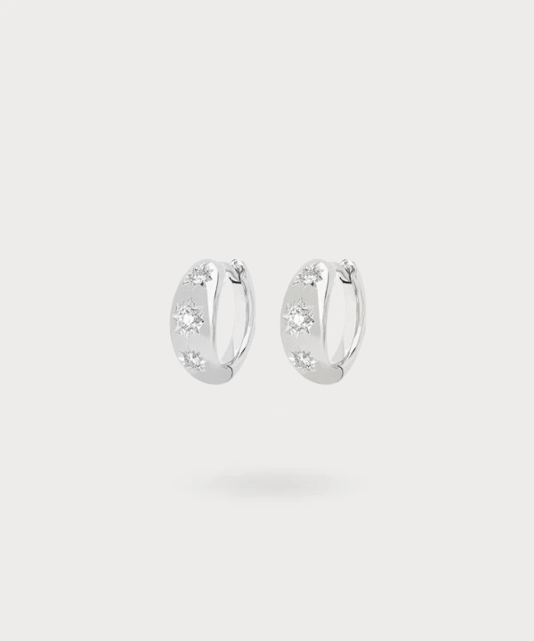 "Pendientes de aro Laia en plata 925, reinterpretación moderna de un clásico"