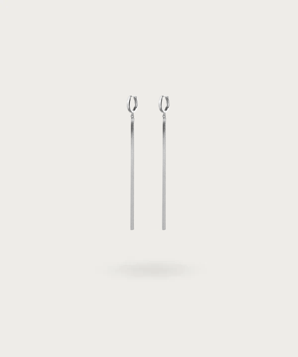 Elegantes aros de plata con cadena serpiente