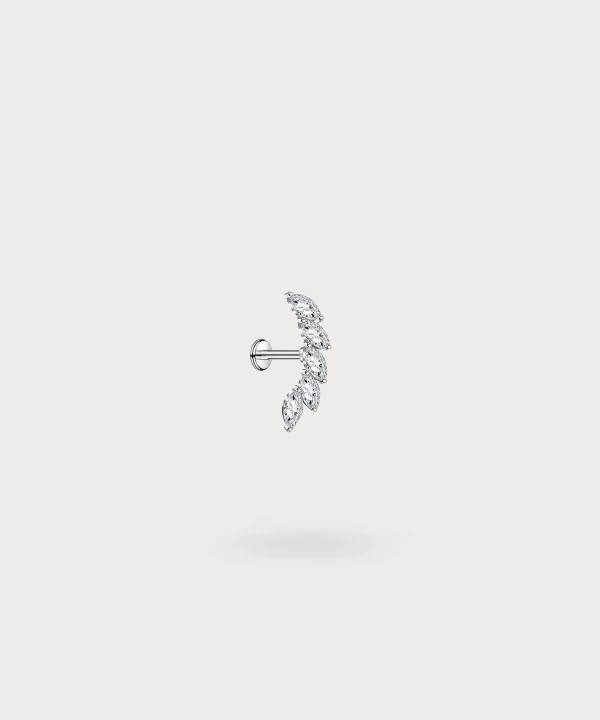 "Rika, un piercing Tragus que aporta sofisticación y estilo."