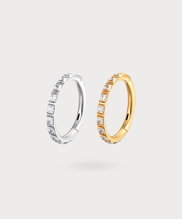 Define tu estilo con Andrea, un piercing snug que une sutileza luminosa y diseño impecable