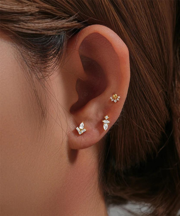 Armonía y brillo con el piercing anti helix Ariadni, refinamiento en cada detalle.