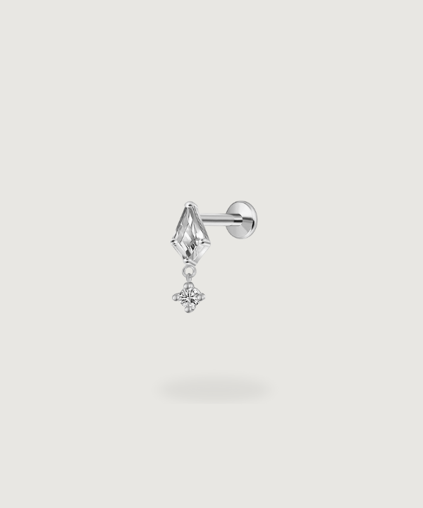 Flat piercing de la oreja en titanio