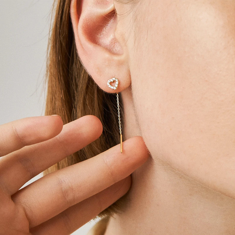 Elegantes pendientes de plata con corazón de circonitas y cadena pendante