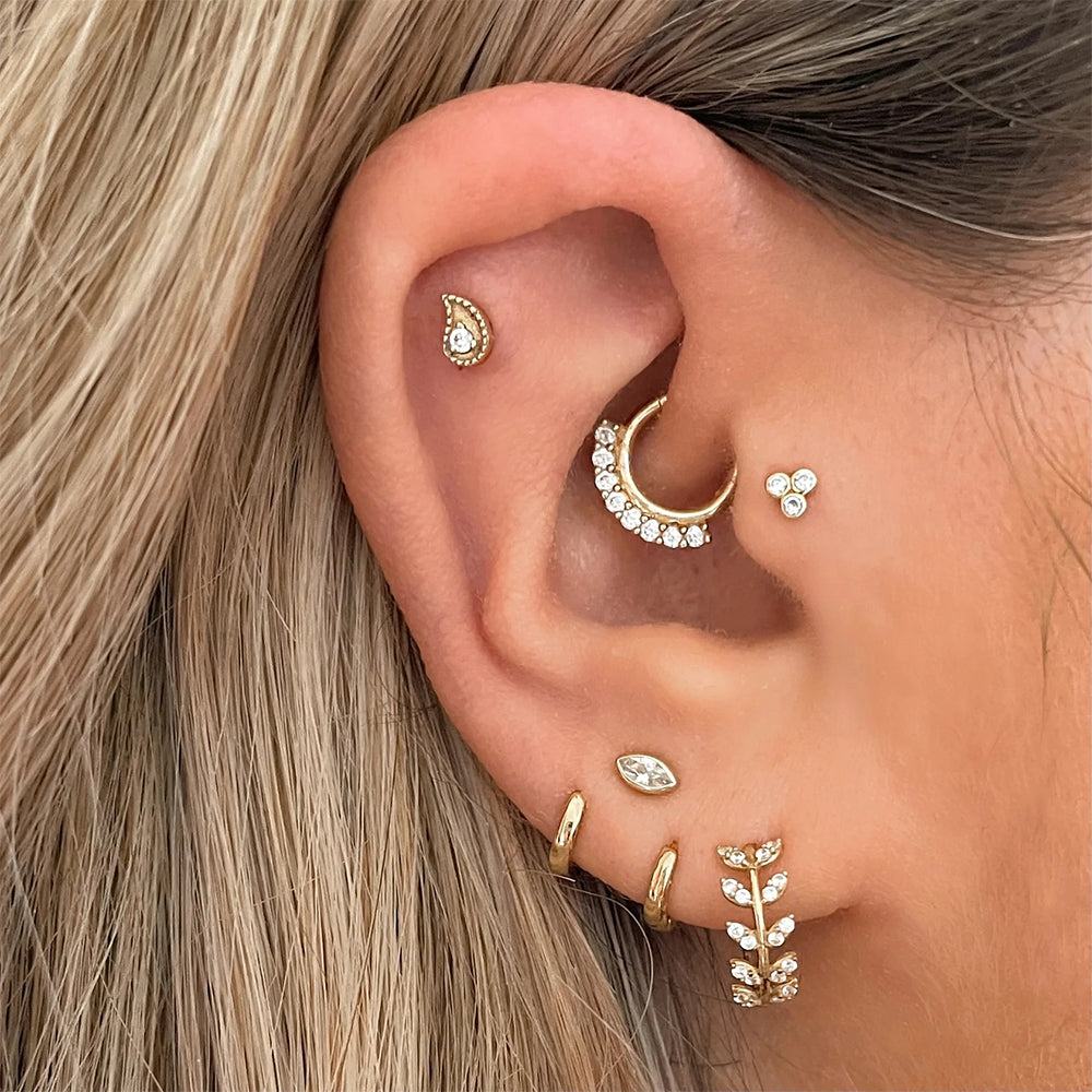 Pendientes de aro de plata con detalles de hojas de laurel incrustadas con circonitas para mujer