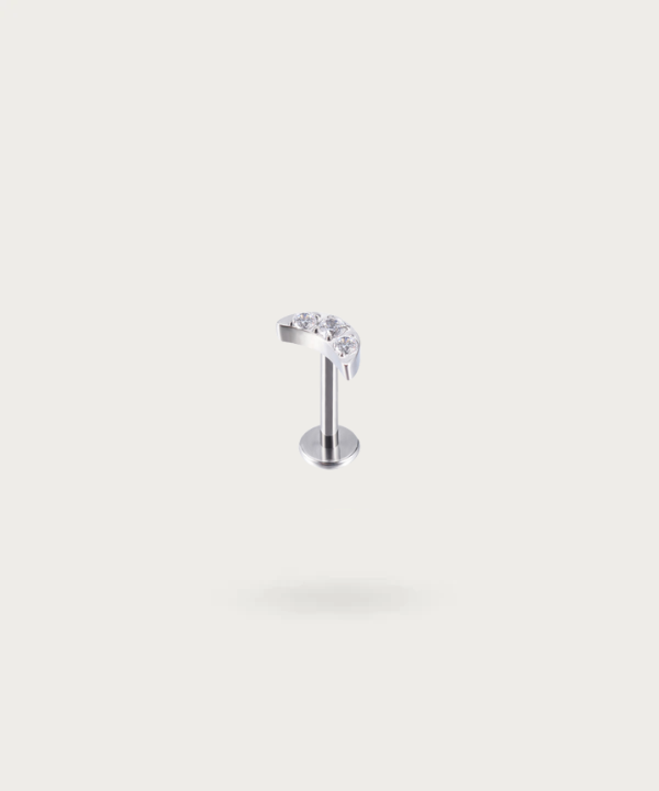 piercing titanio plateado oreja