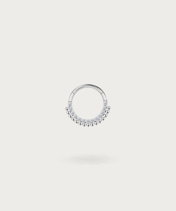 Piercing aro para Daith de plata con diseño de flores