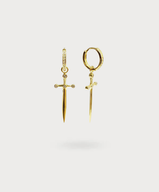 Pendientes Haizea en forma de espada con acabado dorado