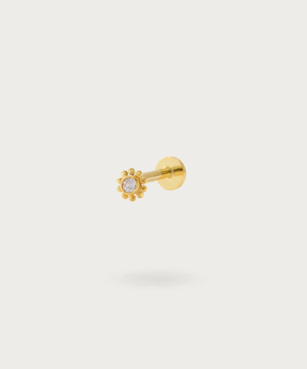 Imagen del Piercing de helix Elegante, vista frontal en oro