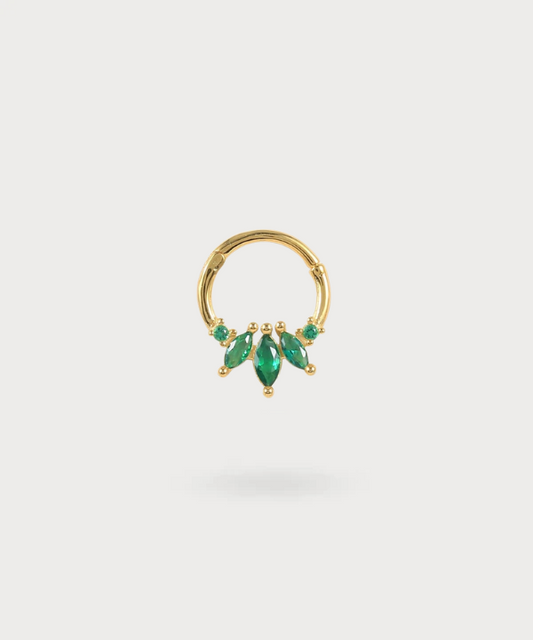 Piercing Arrate de oro con piedras verdes que evocan las esmeraldas