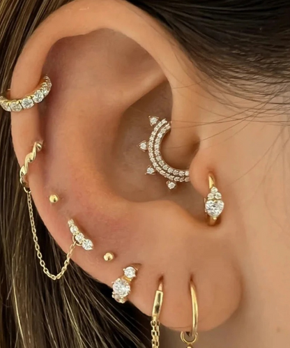 Captura la luz con cada movimiento gracias al piercing Daith Alaia