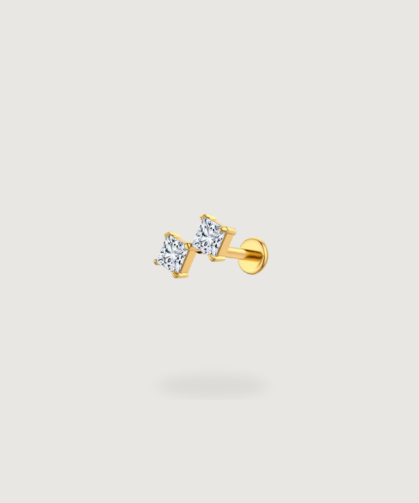 Piercing Lóbulo Nayra, un brillo elegante con un toque de resplandor